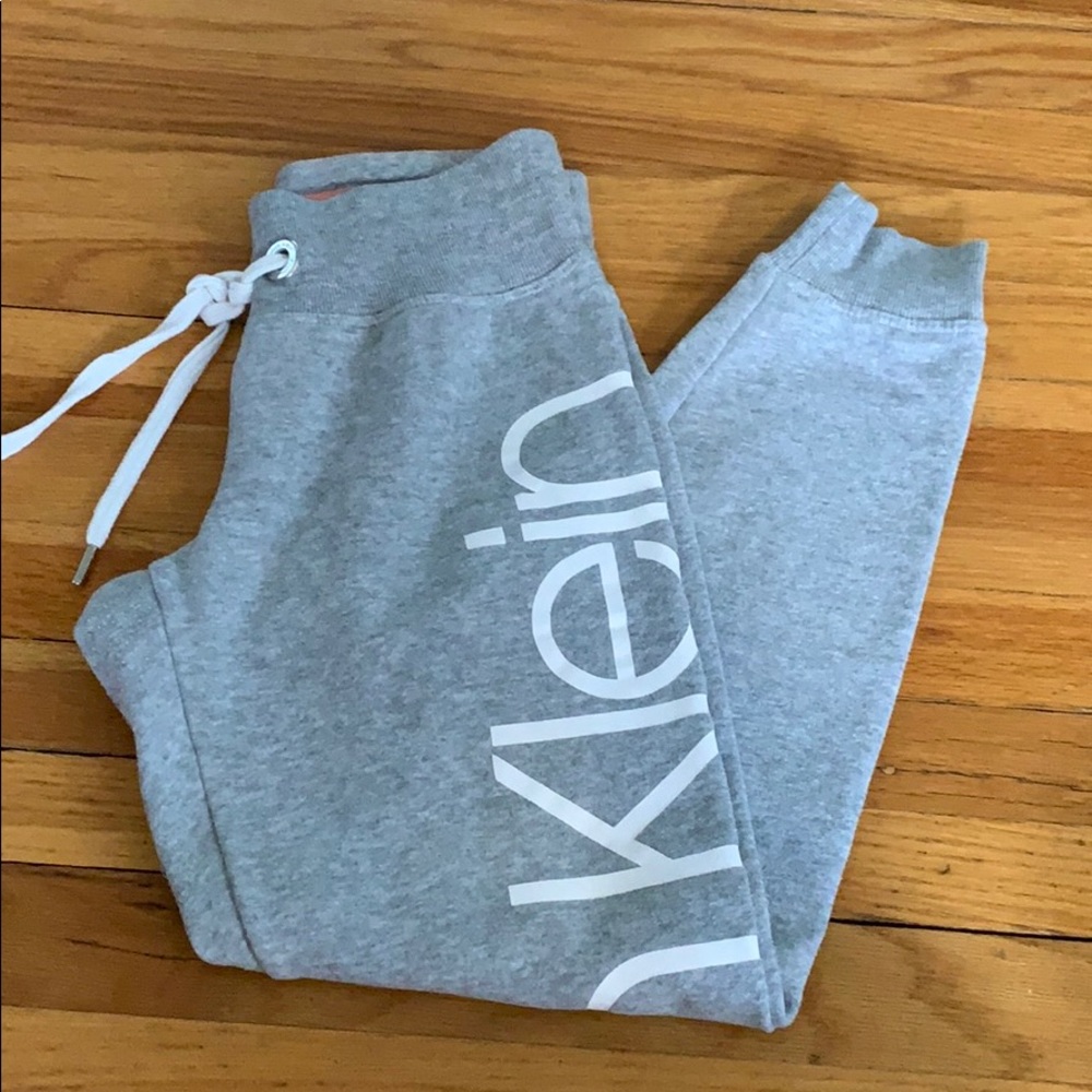Calvin Klein sweats !